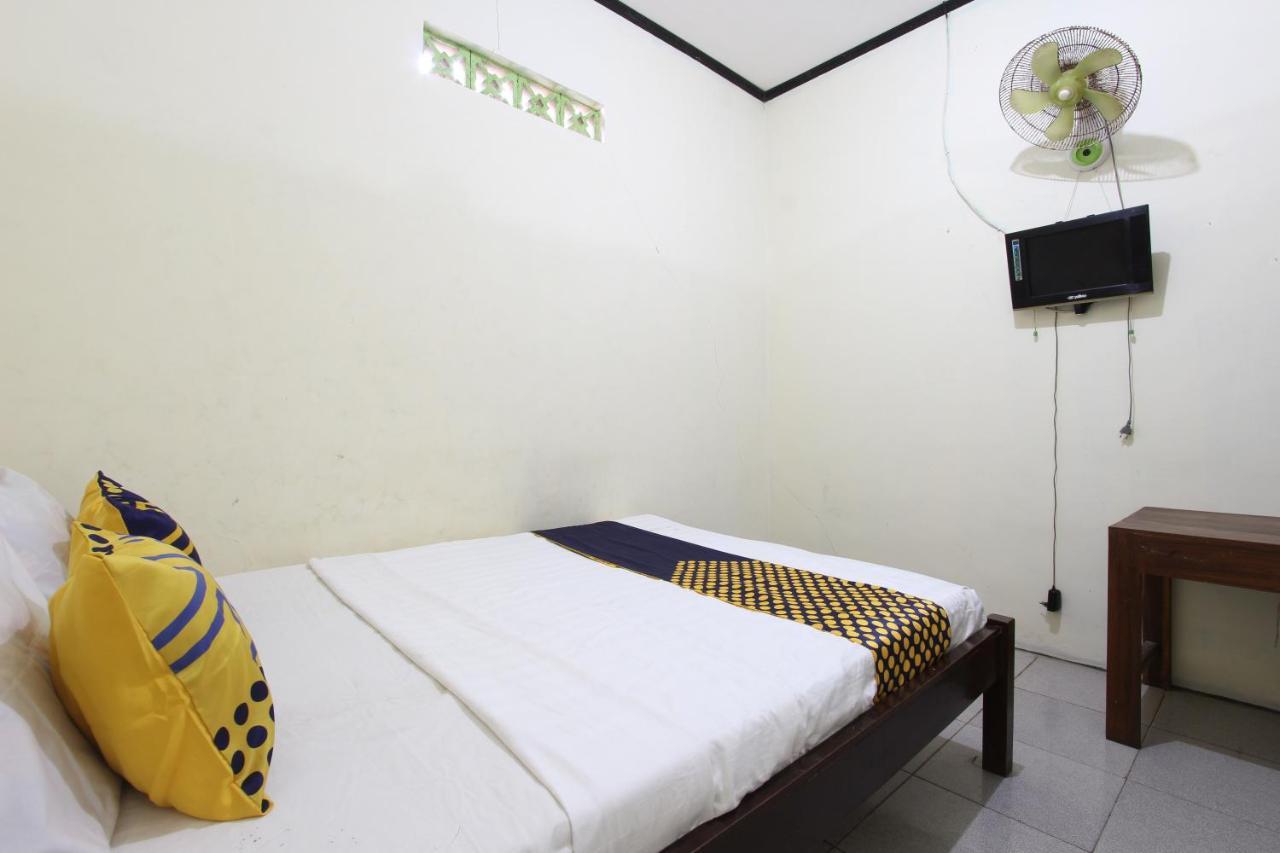 Oyo 92231 Penginapan Tanjung Alang Syariah Makassar Eksteriør billede