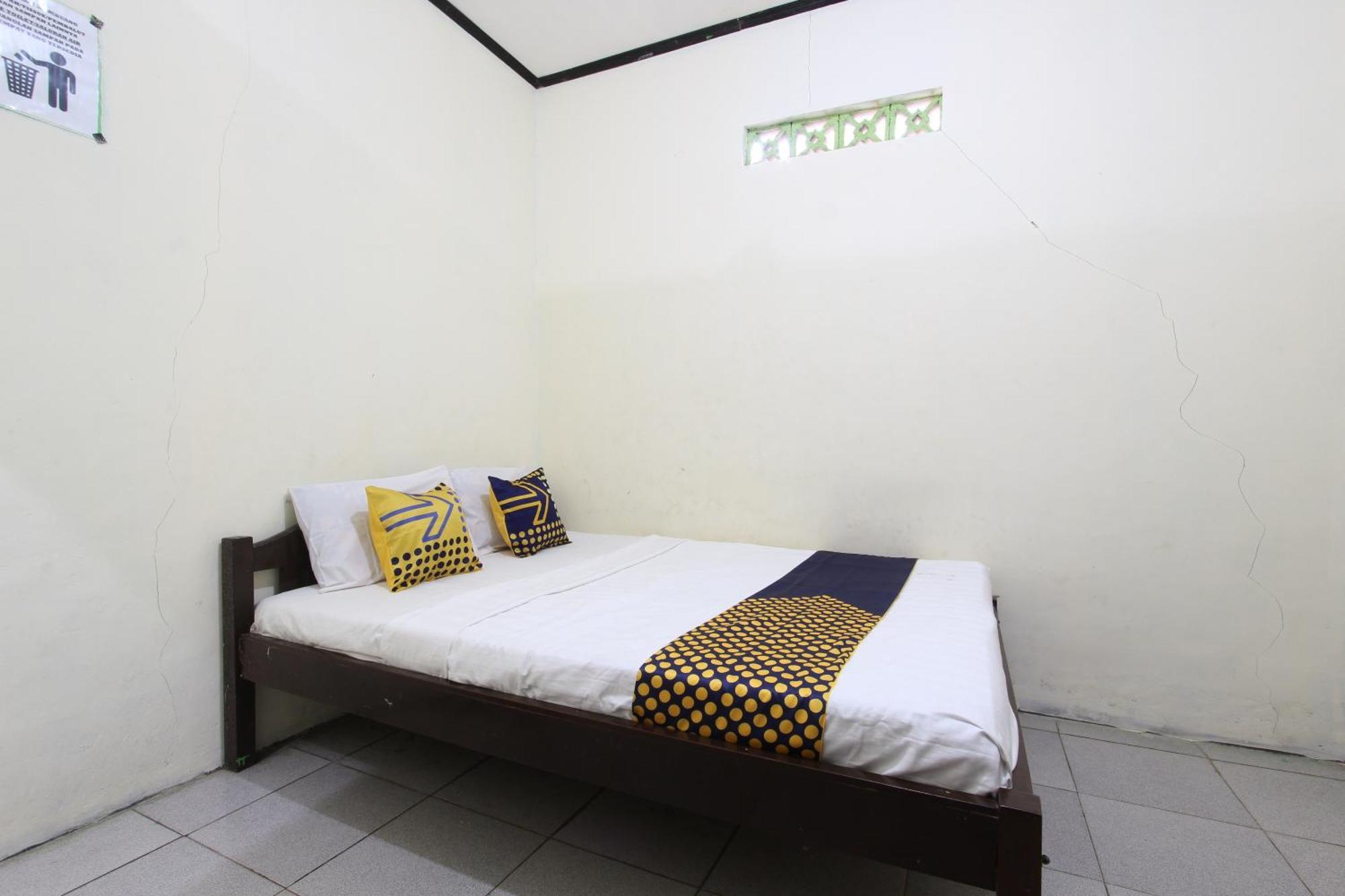 Oyo 92231 Penginapan Tanjung Alang Syariah Makassar Eksteriør billede