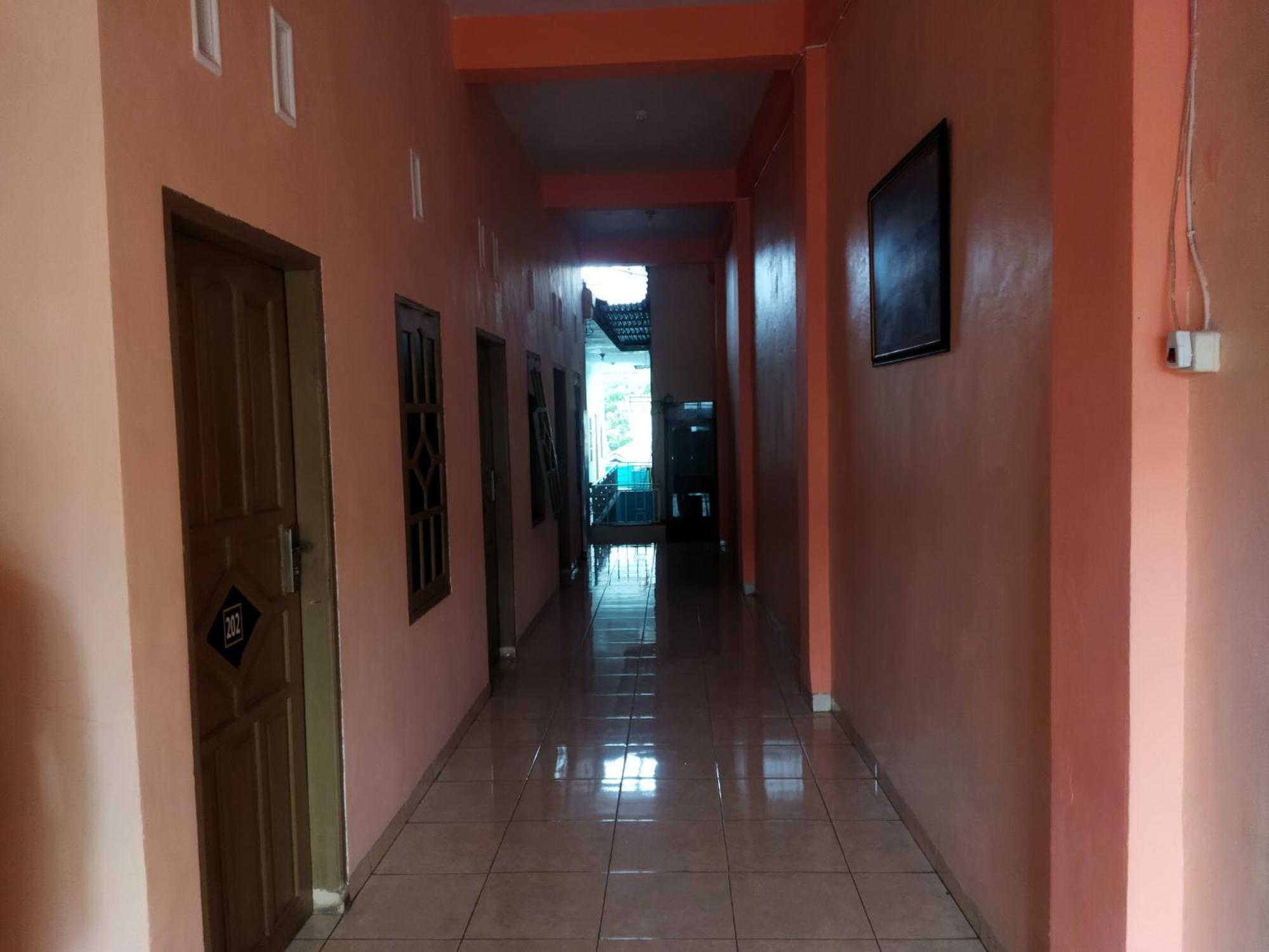 Oyo 92231 Penginapan Tanjung Alang Syariah Makassar Eksteriør billede